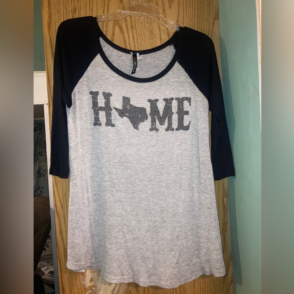 Bought from a boutique. Cute loose dress shirt. Size medium!